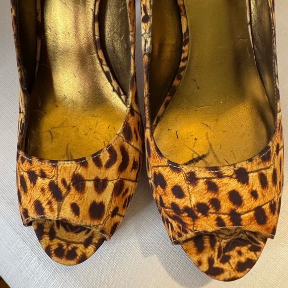 Nine West Leopard Print Peep Toe Heels Size 6 Fast Shipping - Picture 2 of 13